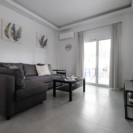Rhodes Retreat: Modern Comfort In Serene Luxury Rhodes City Bagian luar foto