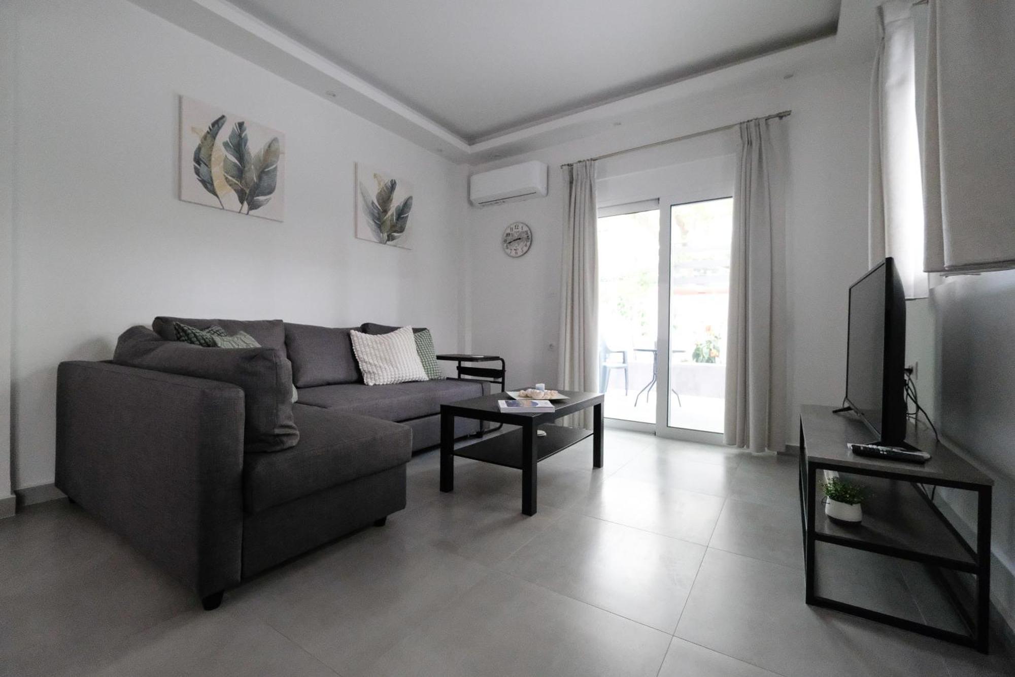 Rhodes Retreat: Modern Comfort In Serene Luxury Rhodes City Bagian luar foto