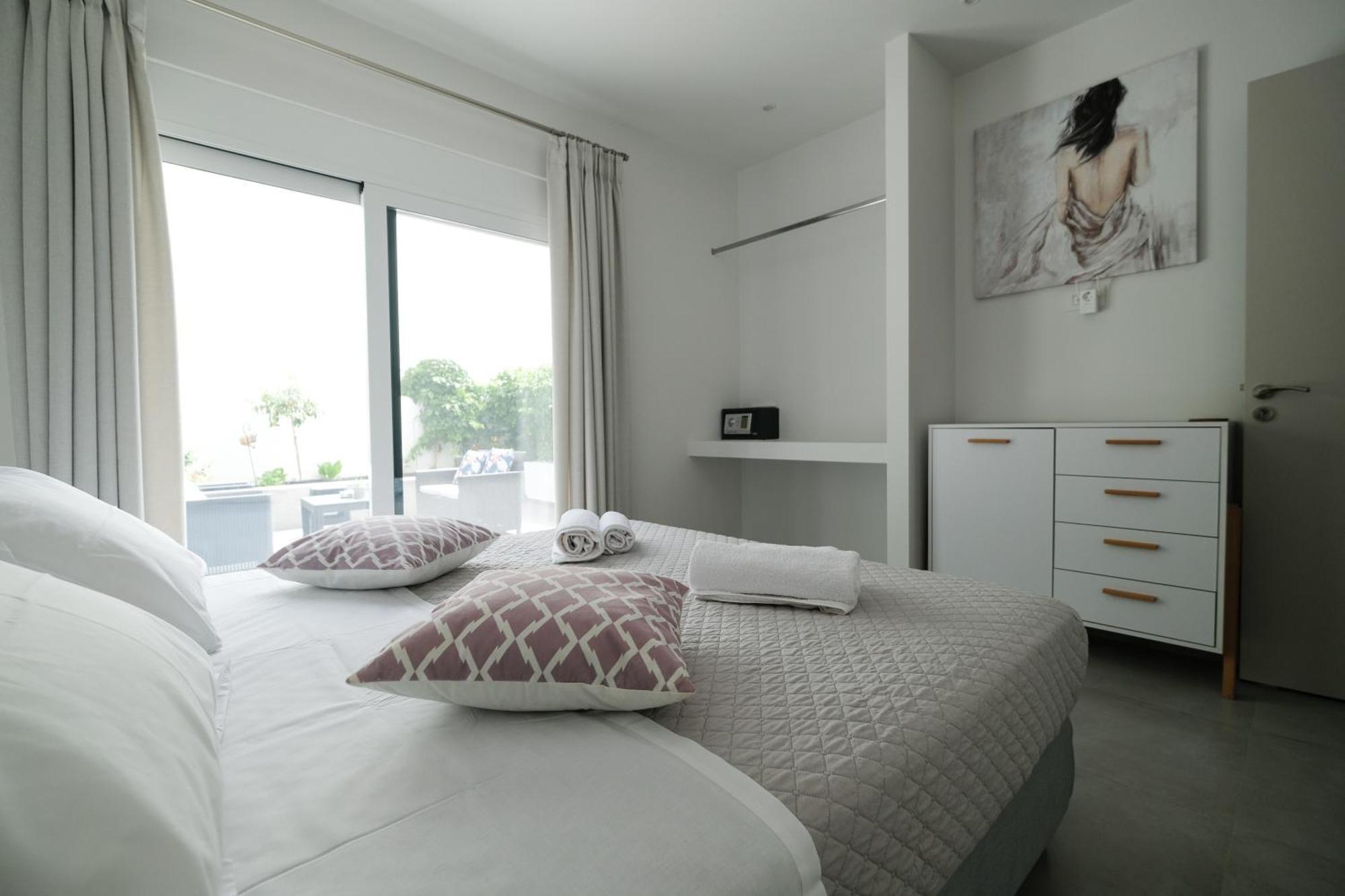 Rhodes Retreat: Modern Comfort In Serene Luxury Rhodes City Bagian luar foto