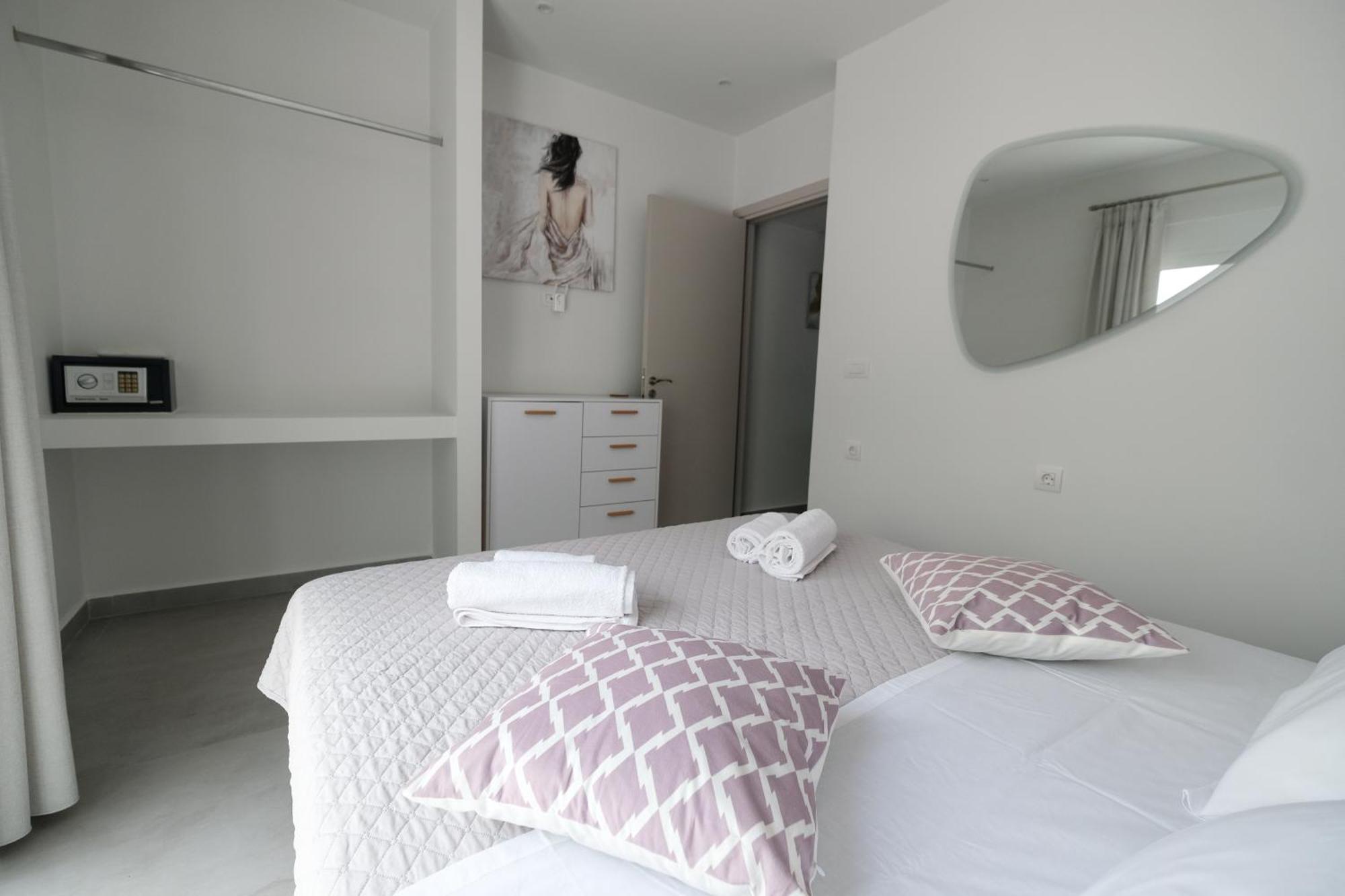 Rhodes Retreat: Modern Comfort In Serene Luxury Rhodes City Bagian luar foto