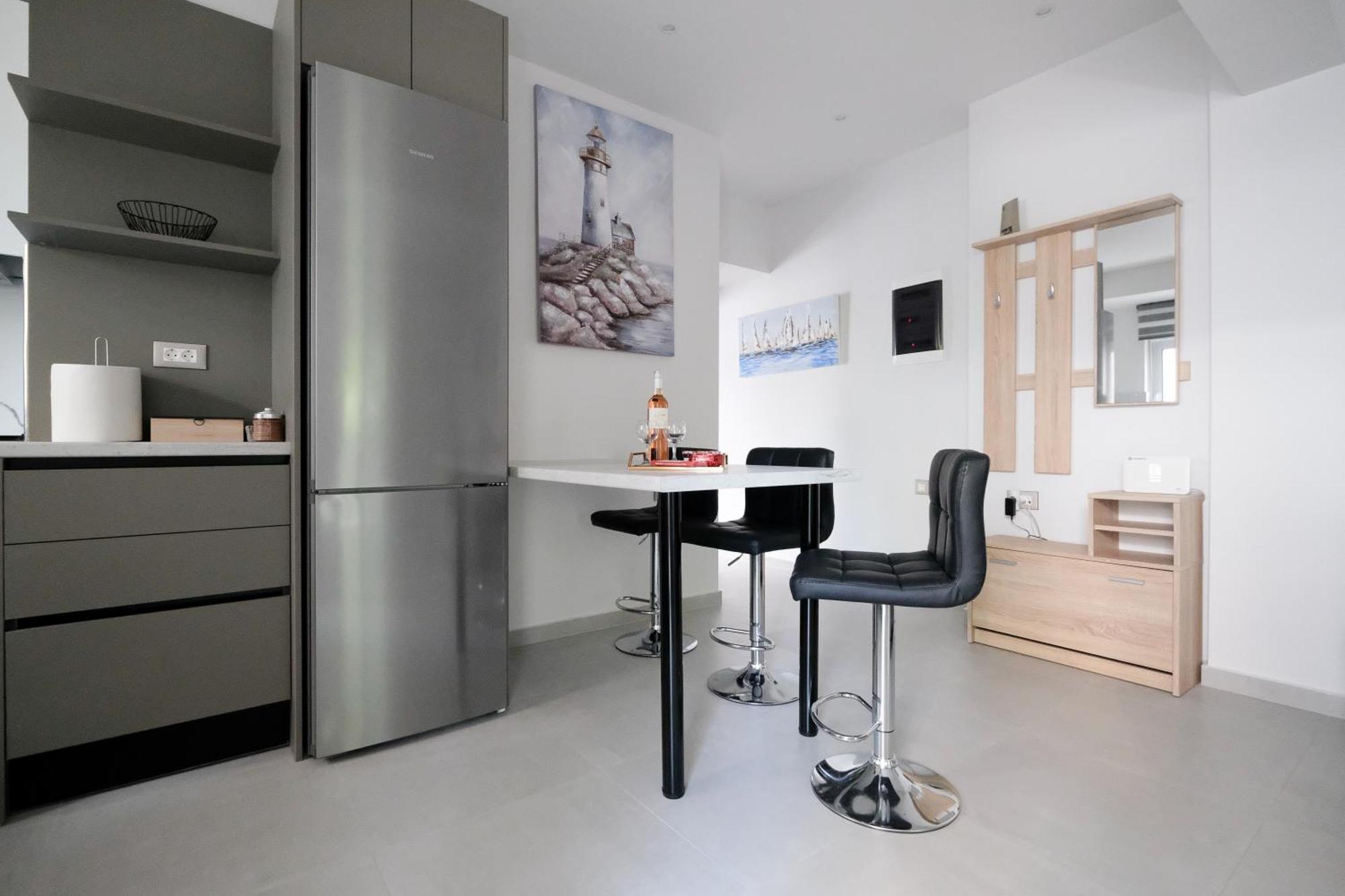 Rhodes Retreat: Modern Comfort In Serene Luxury Rhodes City Bagian luar foto